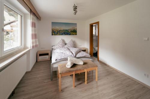 a bedroom with a bed and a table at Apartment Linde in Lermoos
