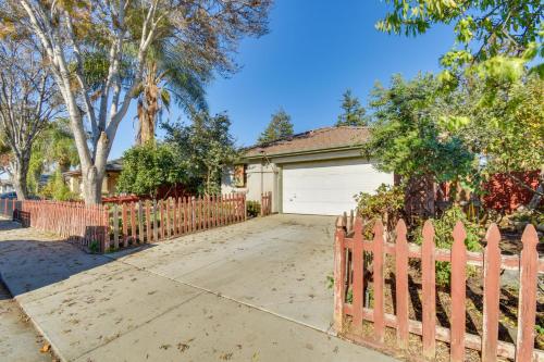 Κήπος έξω από το 4 Mi to San Joaquin River Peaceful Patterson Home