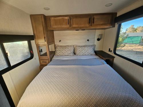 Postel nebo postele na pokoji v ubytování Sun Tinyhouse C
