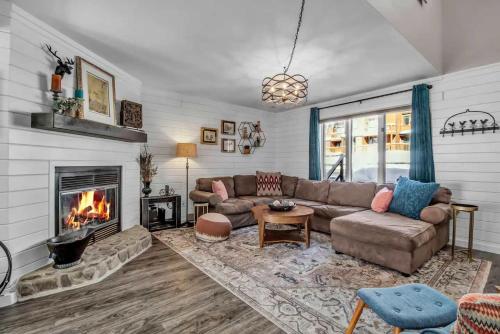 a living room with a couch and a fireplace at Modern Townhome with Decks Fireplace & Mountain Views in Ellicottville