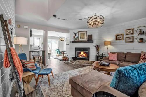 a living room with a couch and a fireplace at Modern Townhome with Decks Fireplace & Mountain Views in Ellicottville