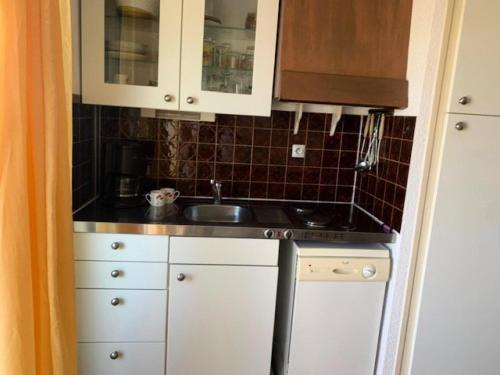 Kuchyňa alebo kuchynka v ubytovaní Résidence Héliopolis Bâtiment Ab - Studio -3 pers - Héliopolis AB avec garage MAE-4404