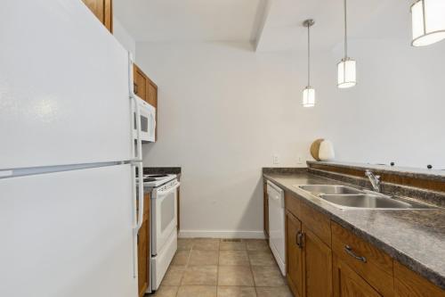 a kitchen with a sink and a refrigerator at Blue Mountain Retreat at Rivergrass in Blue Mountains