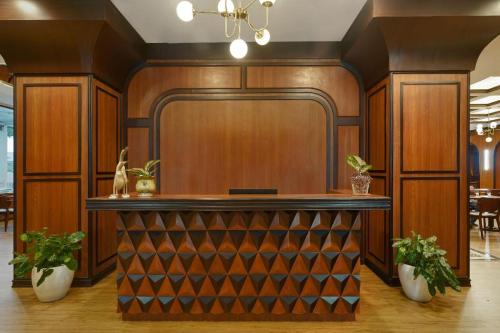 a lobby with a reception desk in a building at Hotel Pangeran in Pekanbaru