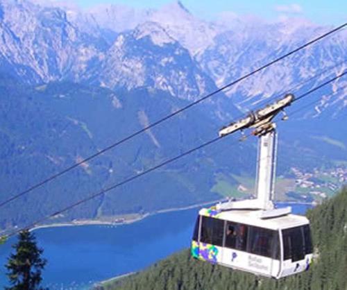 a gondola flying through the air over a mountain at Gästehaus Alpina in Maurach