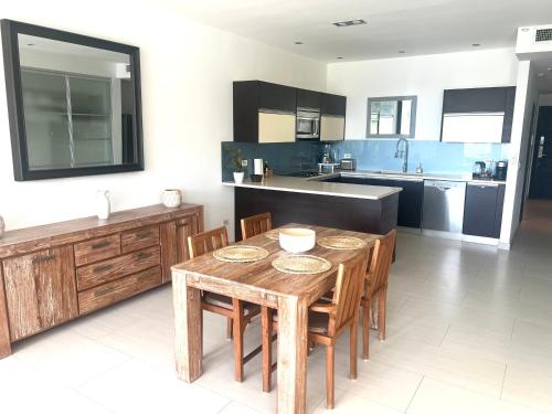 Afbeelding uit fotogalerij van Very luxury Waterfront apartment at Las Brisas in Koolbaai