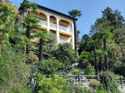 Villa Dora Attika by Fewotessin
