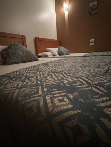 Ένα ή περισσότερα κρεβάτια σε δωμάτιο στο Luxe Nest Guest House Apartment 101