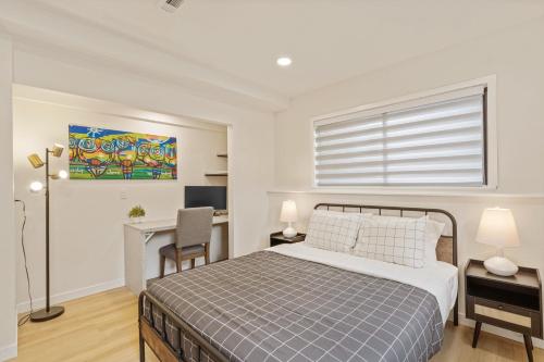 a bedroom with a bed and a desk at Spacious Modern Retreat w Game Room and Yard in Lynnwood