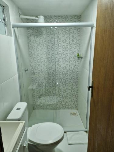 a bathroom with a toilet and a shower at Pousada Villa Margarida in Búzios