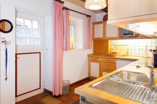 a kitchen with a sink and a window at Drifthuus 2 groß in Spiekeroog