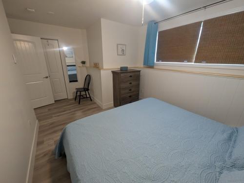 Кровать или кровати в номере Springhouse Seaside Retreat 2-Bedroom on the Bay