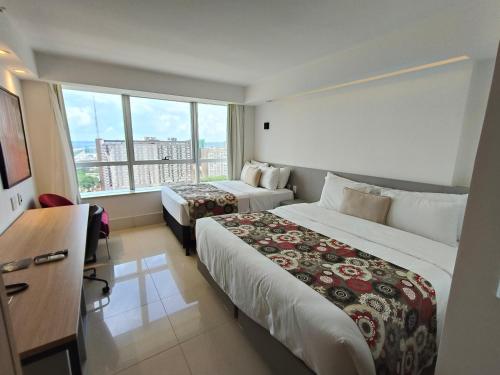 Katil atau katil-katil dalam bilik di Raridade!! Flat Particular de Alto Padrão em Hotel Novíssimo - Cama King Size e Cama de Solteiro - Limpeza Diária Gratuita - Ótimo Preço - Excelente Atendimento - Melhor Localização de Brasília - Dentro do Hotel Ramadã Brasília Alvorada