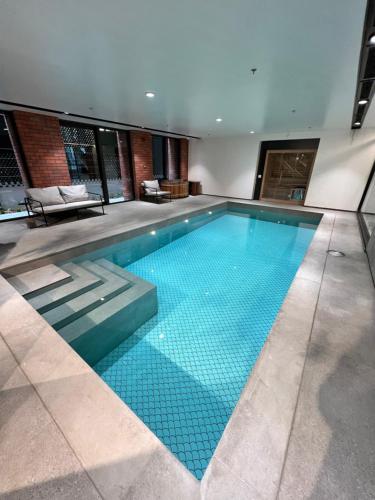 Πισίνα στο ή κοντά στο Hyde Lane Retreat