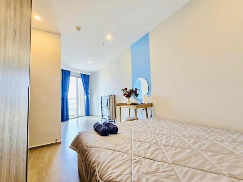 Кровать или кровати в номере The Song Vung Tau Bi Homestay & Spa