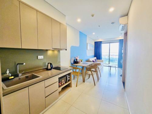Кухня или мини-кухня в The Song Vung Tau Bi Homestay & Spa

