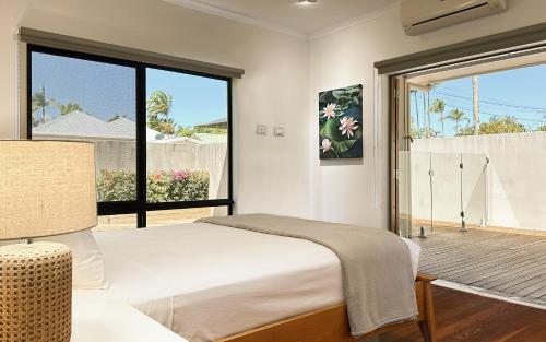Postel nebo postele na pokoji v ubytování Le Palmier Port Douglas