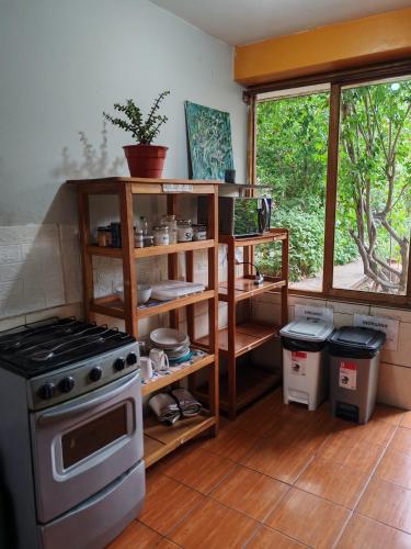 a kitchen with a stove and a window at Hospedaje Chaska Pisac in Pisac
