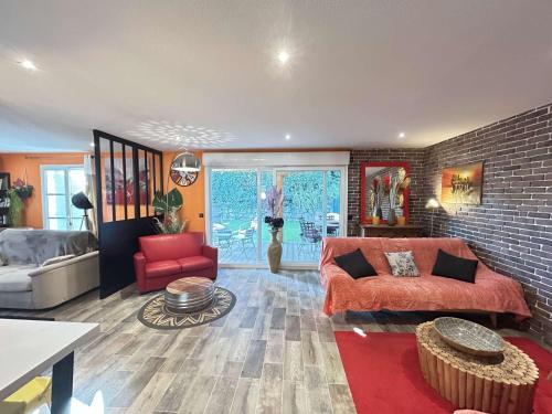 Photo de la galerie de l'établissement Sainte Maxime : Villa 3 pièces, jardin, piscine, clim - FR-1-226-553, à Sainte-Maxime