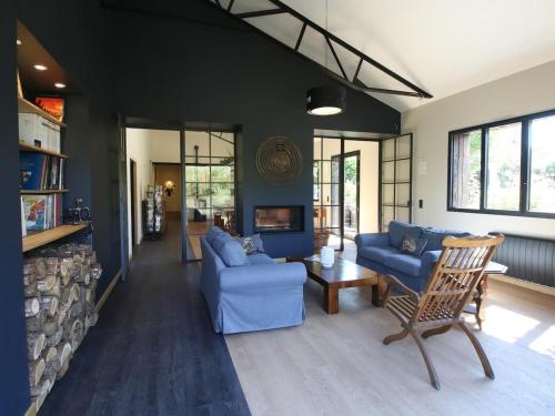 Foto dalla galleria di Chambre d'hôtes style 30s avec petit déj inclus, lit 180 cm, Wifi - FR-1-590-520 a La Ferté-Saint-Aubin