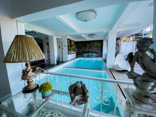 Piscina de la sau aproape de Red Angel Hotel by Our story