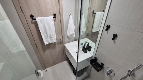 Ένα μπάνιο στο Deluxe Studio - Stylish & Cosy in Luma22