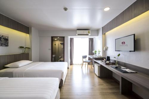 Кровать или кровати в номере TK Palace Hotel & Convention Bangkok
