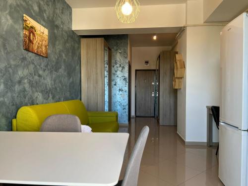 a living room with a green couch and a table at Premier Luxury Lazar Residence by TOD Apartments in Iaşi