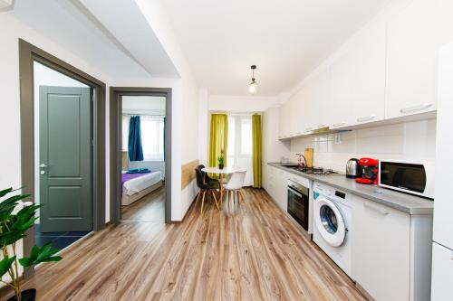 a kitchen with a washer and dryer in a room at Premier Luxury Lazar Residence by TOD Apartments in Iaşi