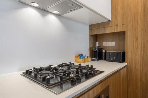Una cocina o cocineta en Rivello Apartments - Free Secure Car Parking