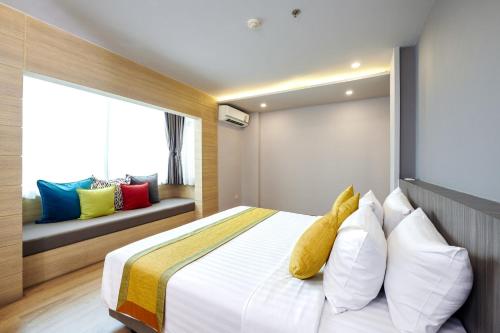 Кровать или кровати в номере TK Palace Hotel & Convention Bangkok