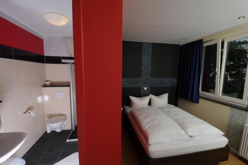 En eller flere senger på et rom på HOLI City Apart Hotel Berlin
