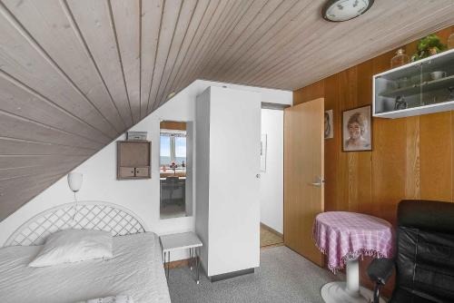 Кухня или мини-кухня в Spacious House With Sea Views From All Rooms
