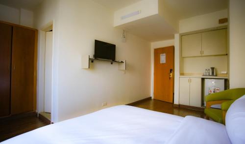 Postel nebo postele na pokoji v ubytování Manara Riva Suites