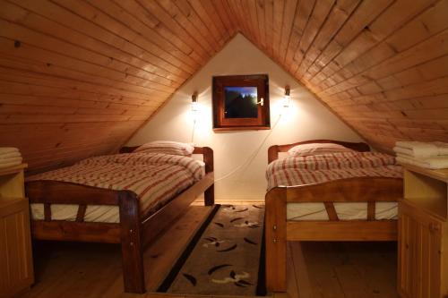 科帕奧尼克的住宿－Holiday Home Relax，阁楼间 - 带两张床