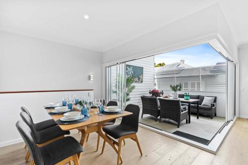 a dining room with a table and chairs at Stylish 3BR Townhouse CampHill - WiFi, Parking in Brisbane