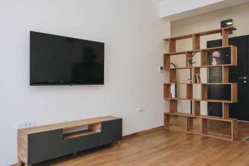 Televisyen dan/atau pusat hiburan di Top27