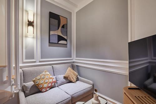 Sublim 1BDR AC Arc de Triomphe Champs Elysees by Studio Prestige