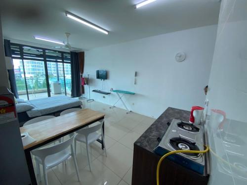 Μια τηλεόραση ή/και κέντρο ψυχαγωγίας στο Vista Alam Serviced Apartment iCity IDCC SACC PKNS UiTM MSU Avisena