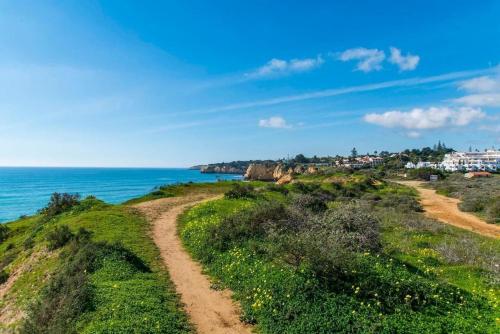 AHS Premium Apart 2 bedrooms 2 Pools PS4 5 min Beach Algarve