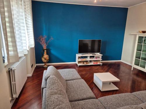 a living room with a couch and a flat screen tv at Villa Radi Cornaredo Rho Fiera in Cornaredo