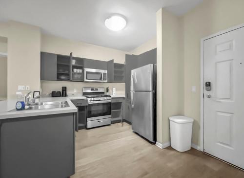 Dapur atau dapur kecil di Themed Home Super Close to Disney