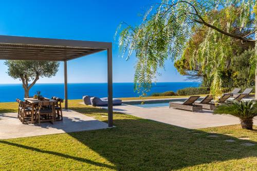 Grande Azzurro in Lakithra