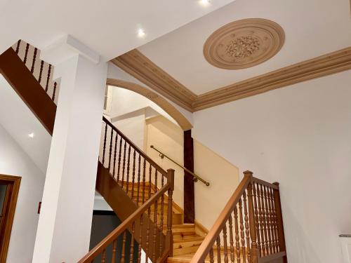 a staircase in a house with a ceiling at INSIDEHOME Ciudad del Cine a 3 minutos de la Plaza Mayor in Valladolid
