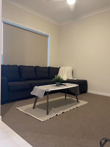 a living room with a blue couch and a table at Charming Home in Griffin for Unforgettable stay in Griffin