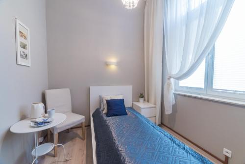 Postel nebo postele na pokoji v ubytování Due Passi Apartamenty w Sopocie