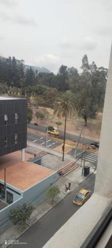 a view of a city street with cars and a building at Parke inglés in Quito