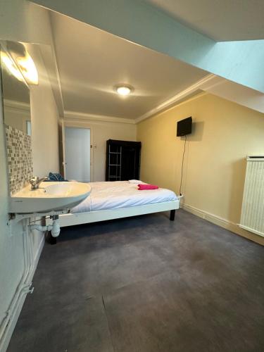 a hospital room with a bed and a sink at Hotel de la Gare Chambre Simple avec Lavabo in Tarbes