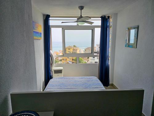 Postel nebo postele na pokoji v ubytování Torre San Francisco Sun & Beach Benalmadena