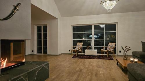 Coin salon dans l'établissement Borgen Panorama, A Scenic Getaway